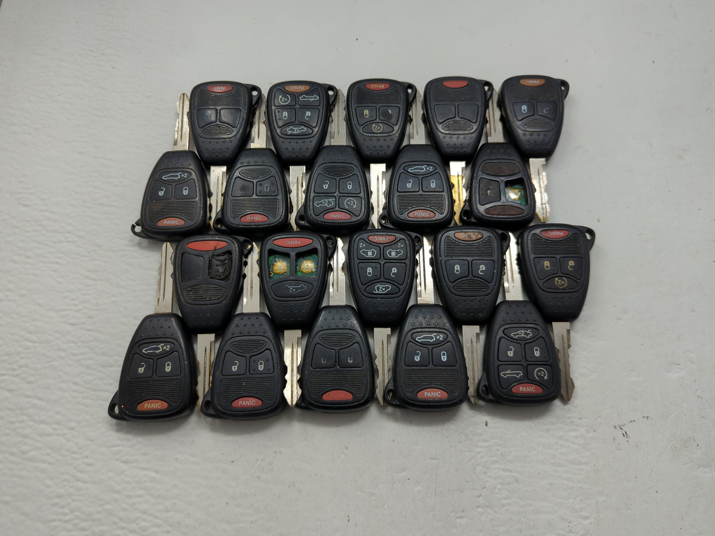 Lot of 20 Dodge Keyless Entry Remote Fob M3N65981772 | OHT692713AA | - Oemusedautoparts1.com