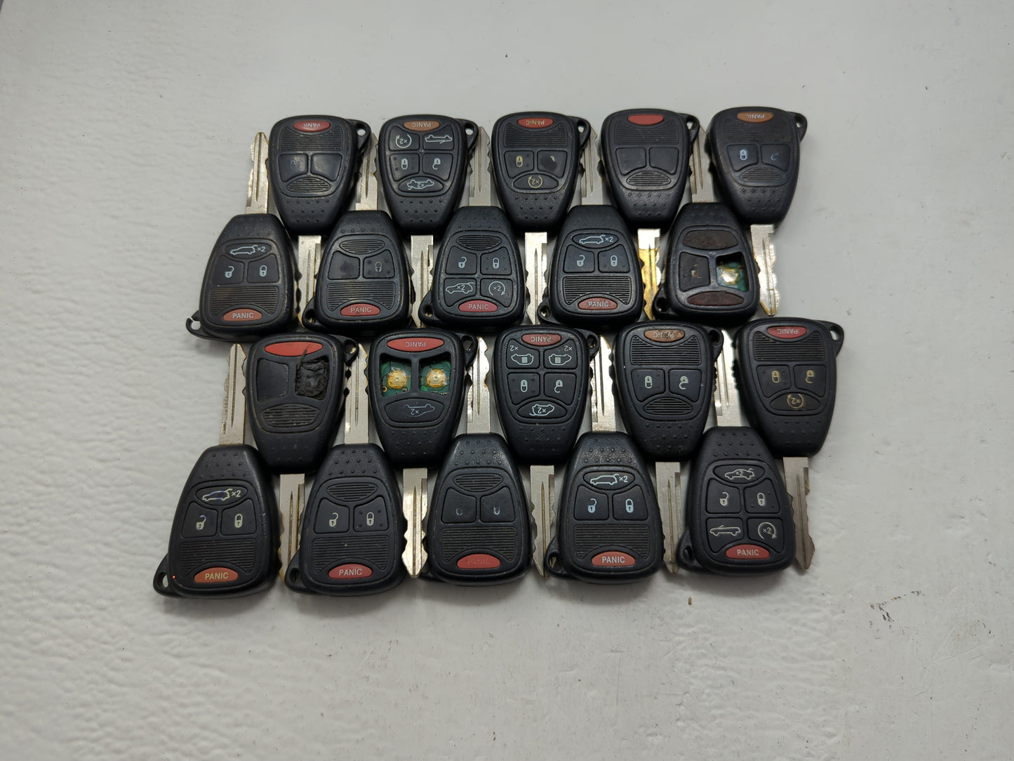 Lot of 20 Dodge Keyless Entry Remote Fob M3N65981772 | OHT692713AA | - Oemusedautoparts1.com