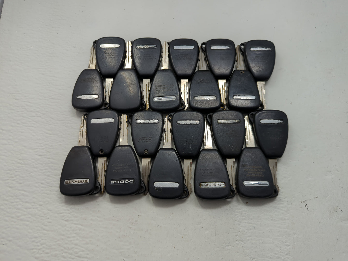 Lot of 20 Dodge Keyless Entry Remote Fob M3N65981772 | OHT692713AA | - Oemusedautoparts1.com