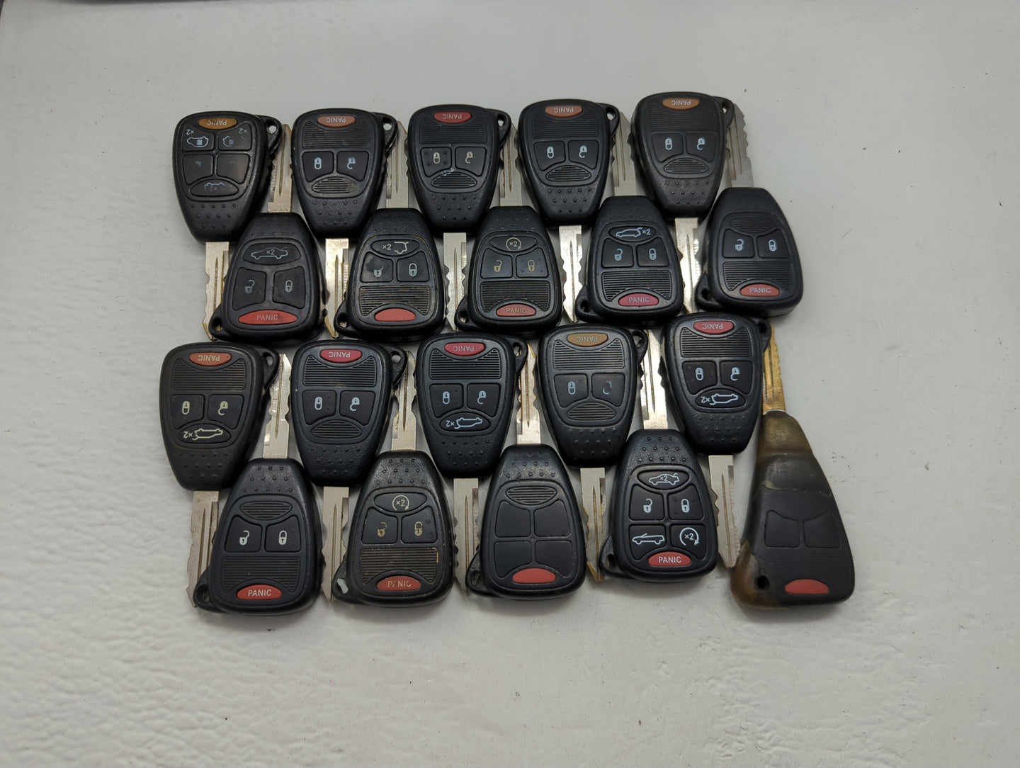 Lot of 20 Dodge Keyless Entry Remote Fob OHT692427AA | M3N5WY72XX | - Oemusedautoparts1.com