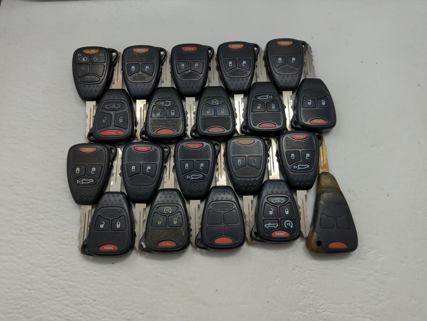 Lot of 20 Dodge Keyless Entry Remote Fob OHT692427AA | M3N5WY72XX | - Oemusedautoparts1.com