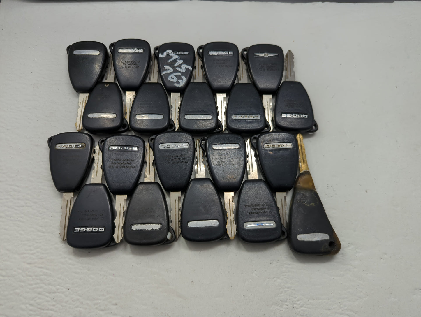 Lot of 20 Dodge Keyless Entry Remote Fob OHT692427AA | M3N5WY72XX | - Oemusedautoparts1.com