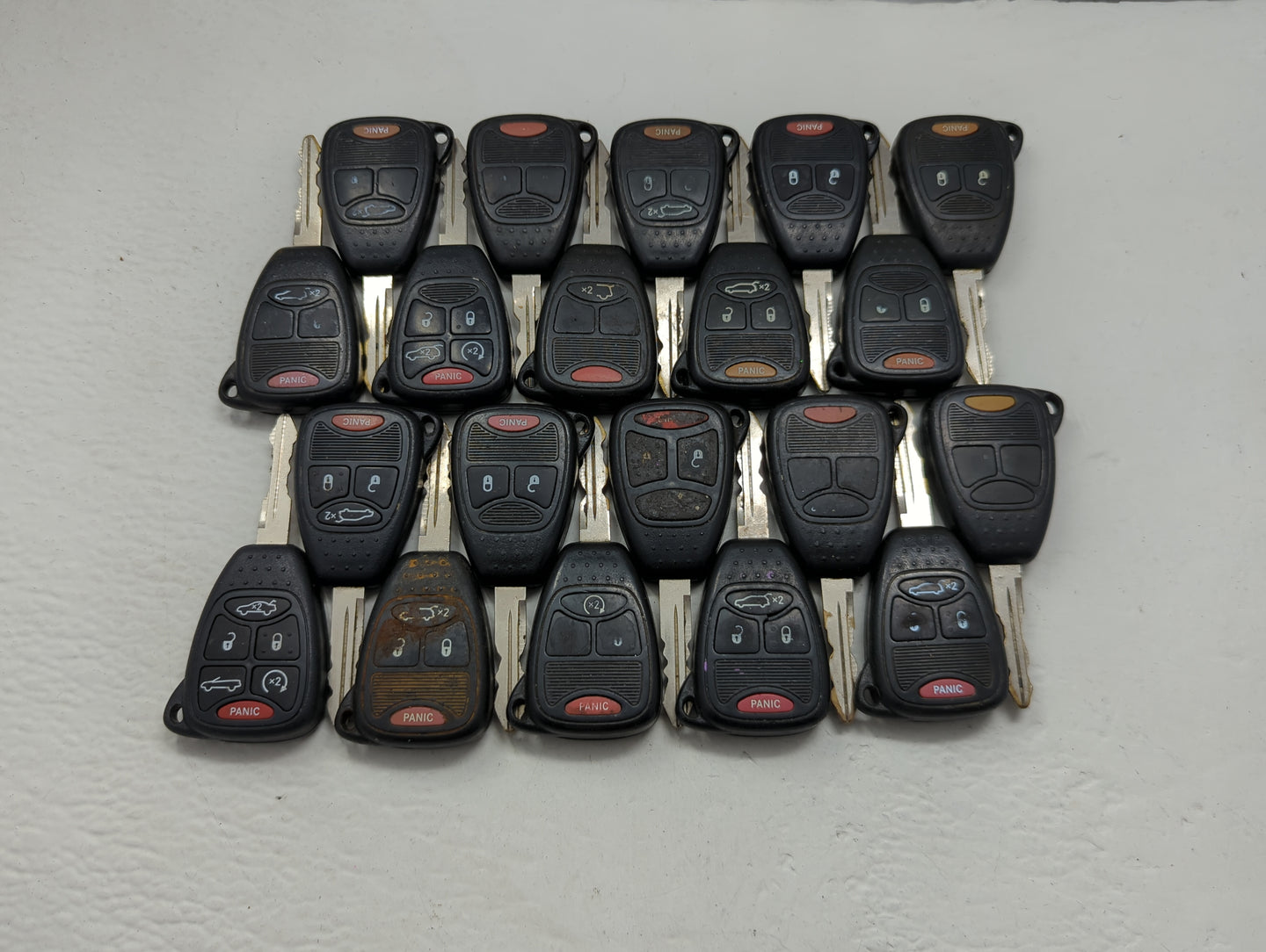 Lot of 20 Dodge Keyless Entry Remote Fob OHT692427AA | M3N65981772 | - Oemusedautoparts1.com