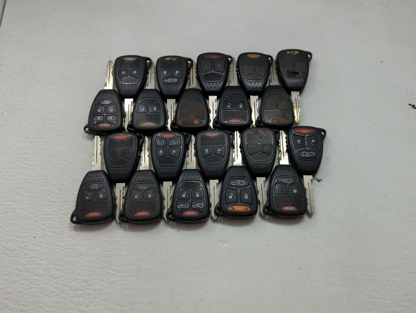 Lot of 20 Dodge Keyless Entry Remote Fob MIXED FCC IDS MIXED PART 1476534 - Oemusedautoparts1.com