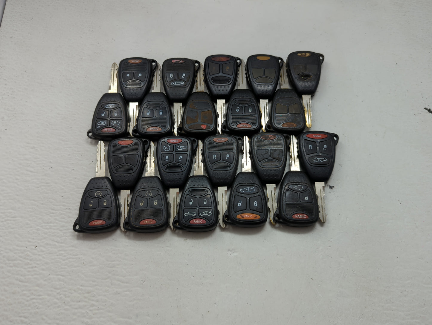 Lot of 20 Dodge Keyless Entry Remote Fob MIXED FCC IDS MIXED PART 1476534 - Oemusedautoparts1.com