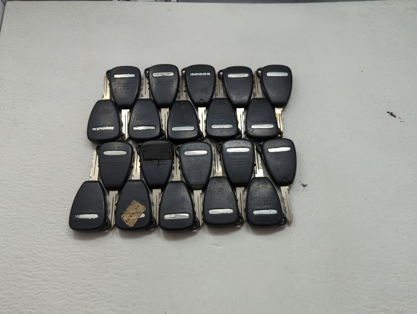Lot of 20 Dodge Keyless Entry Remote Fob MIXED FCC IDS MIXED PART 1476534 - Oemusedautoparts1.com