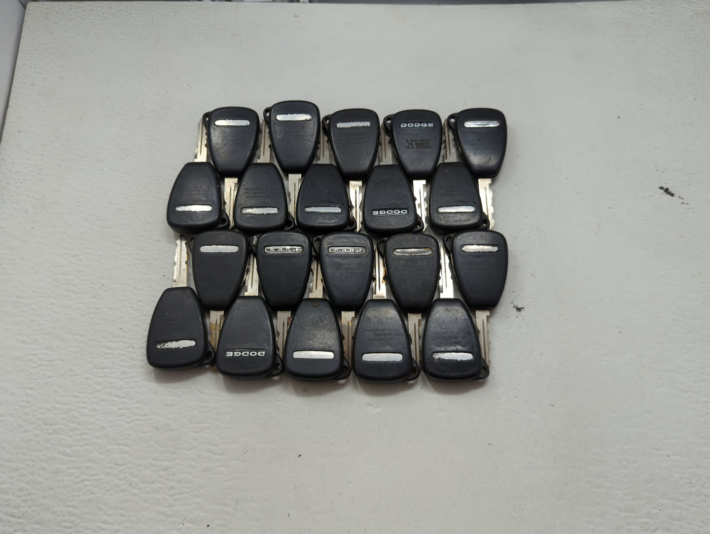 Lot of 10 Dodge Keyless Entry Remote Fob MIXED FCC IDS MIXED PART 1476548 - Oemusedautoparts1.com