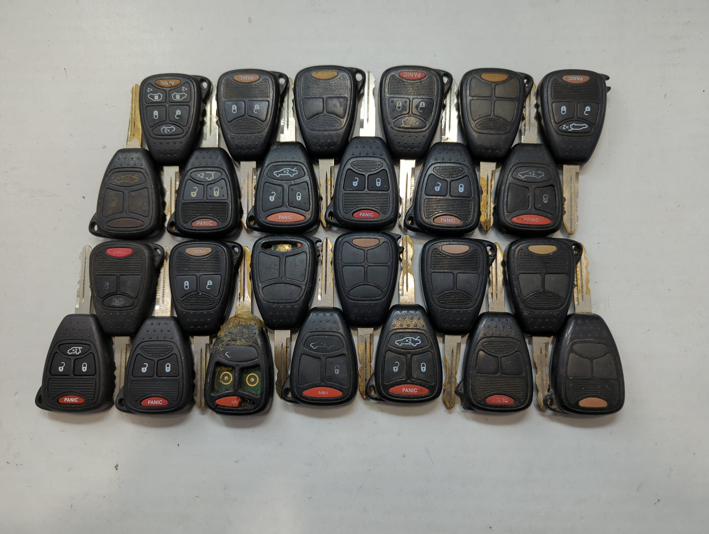 Lot of 25 Dodge Keyless Entry Remote Fob MIXED FCC IDS MIXED PART NUMBERS - Oemusedautoparts1.com