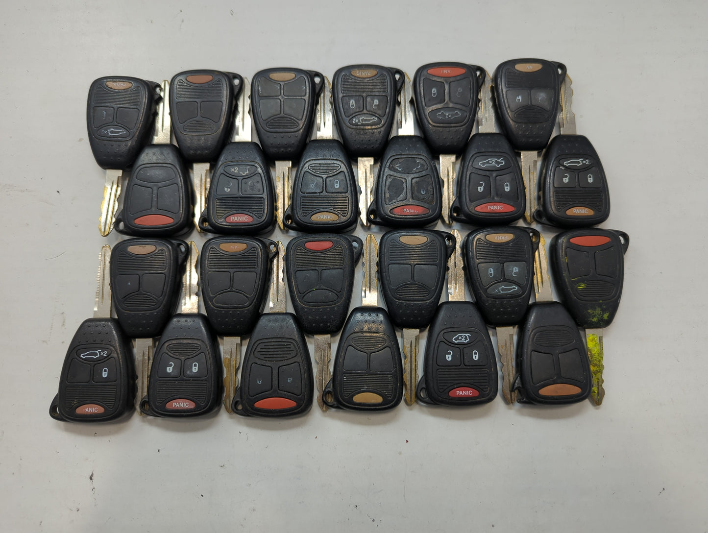 Lot of 25 Dodge Keyless Entry Remote Fob OHT692715AA | M3N5WY72XX MIXED - Oemusedautoparts1.com