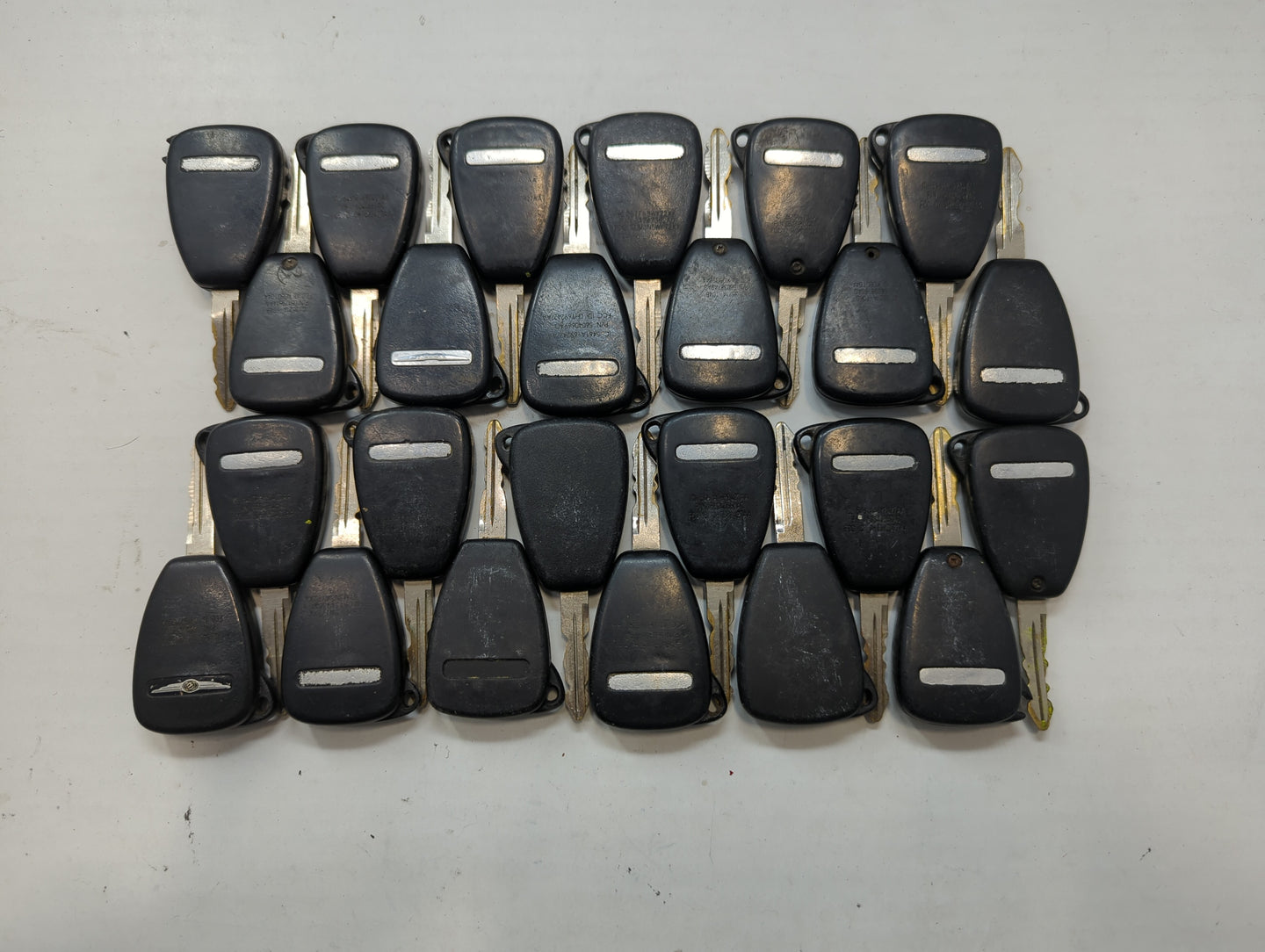 Lot of 25 Dodge Keyless Entry Remote Fob OHT692715AA | M3N5WY72XX MIXED - Oemusedautoparts1.com