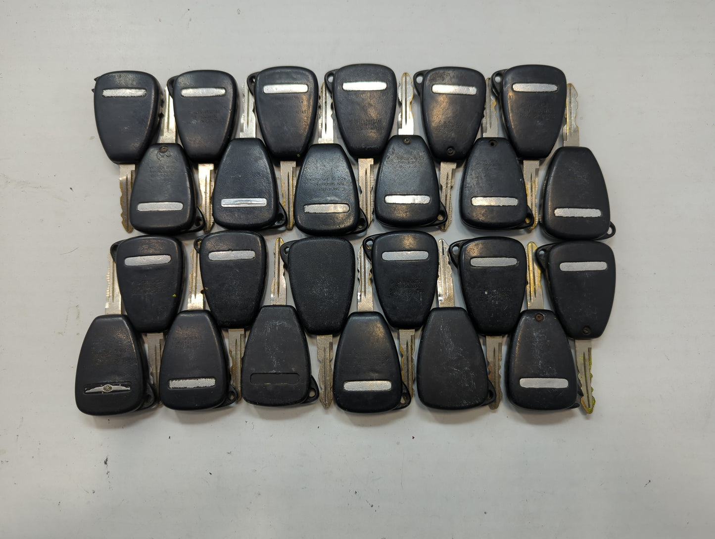 Lot of 25 Dodge Keyless Entry Remote Fob OHT692715AA | M3N5WY72XX MIXED - Oemusedautoparts1.com