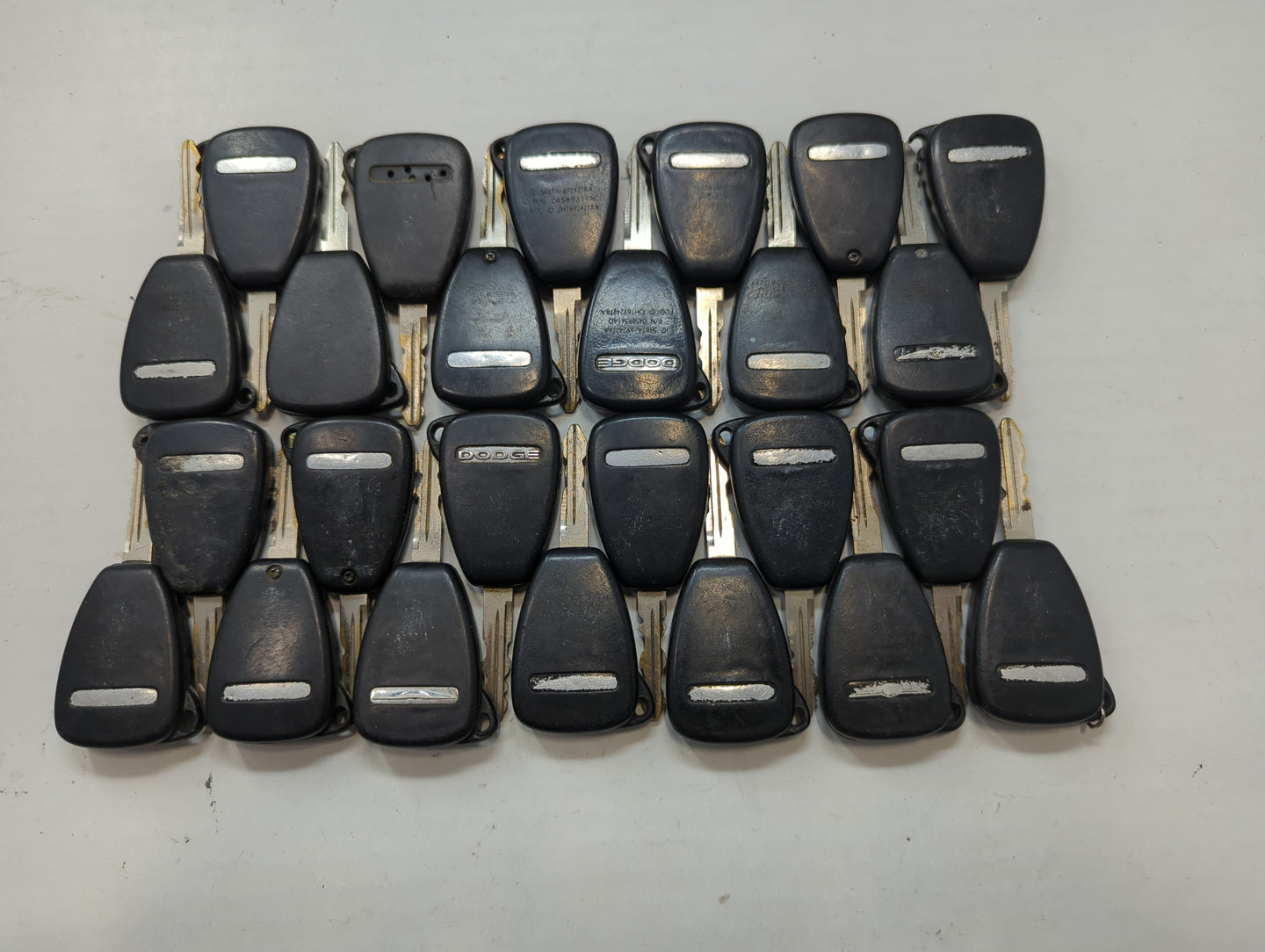 Lot of 25 Dodge Keyless Entry Remote Fob OHT692715AA | M3N5WY72XX MIXED - Oemusedautoparts1.com