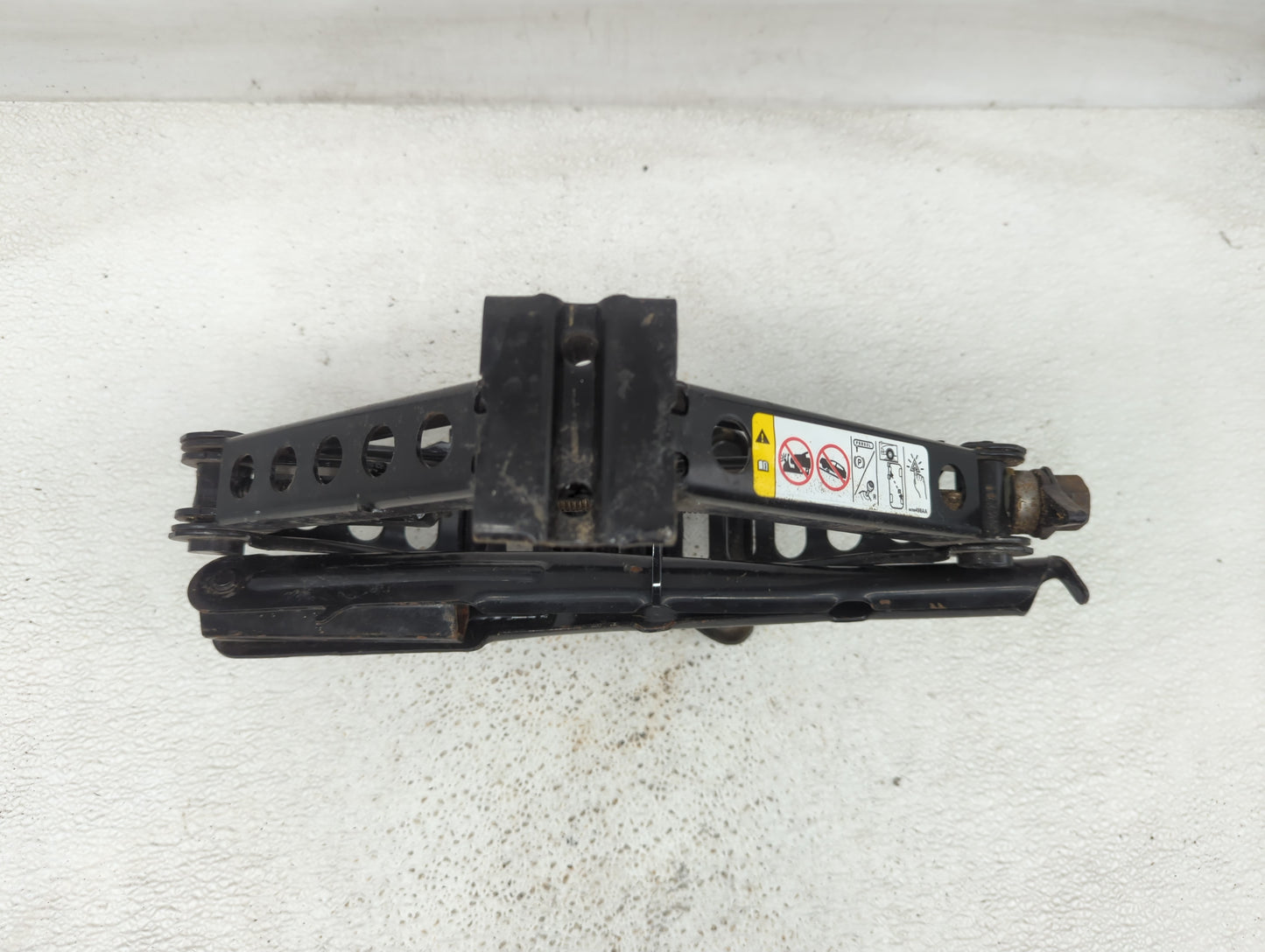 2011 Dodge Caliber Spare Scissor Car Jack 1049742 - Oemusedautoparts1.com
