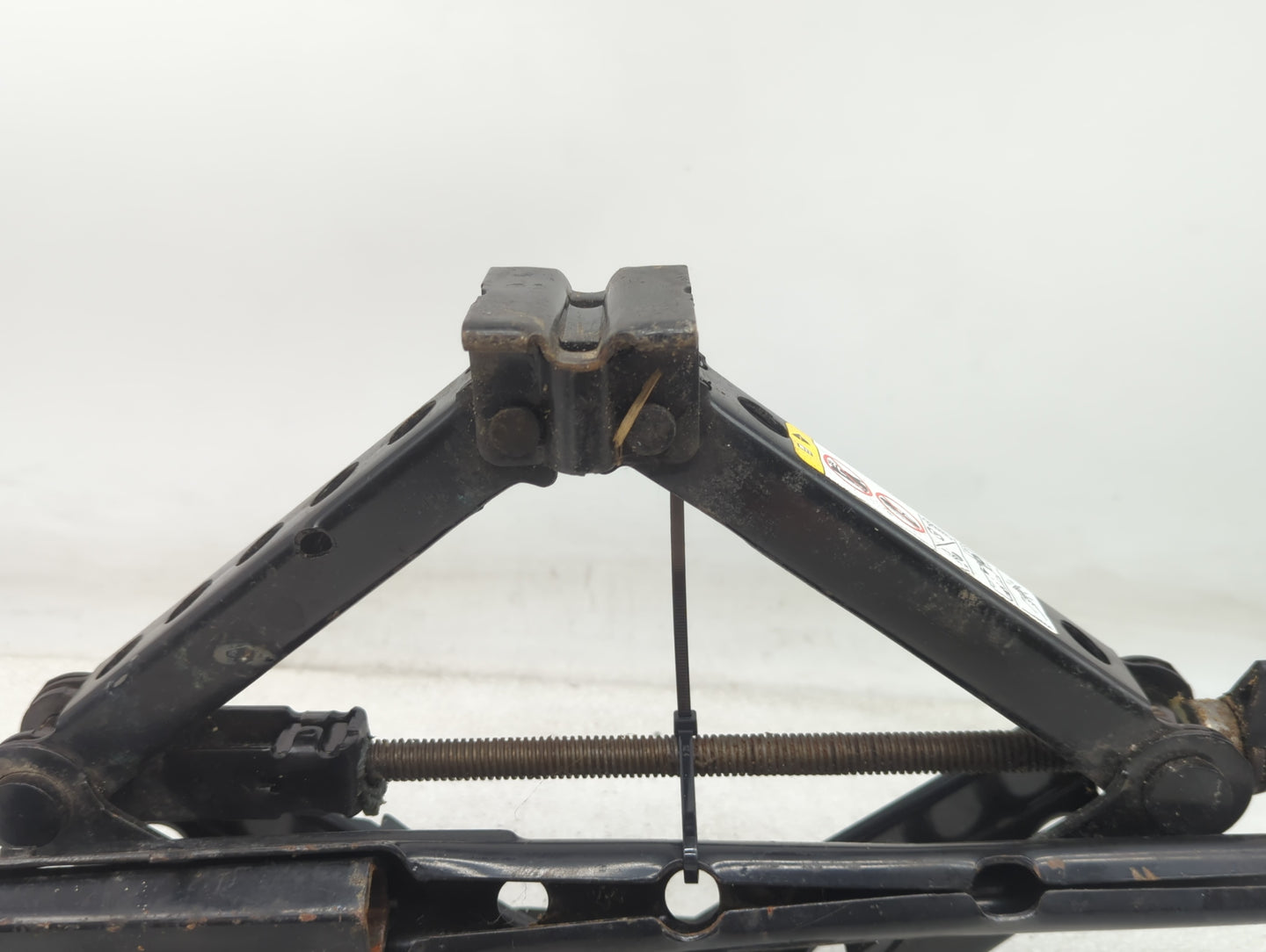 2011 Dodge Caliber Spare Scissor Car Jack 1049742 - Oemusedautoparts1.com