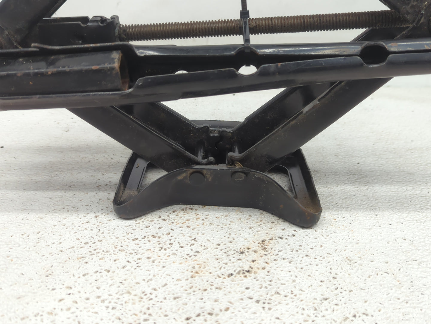 2011 Dodge Caliber Spare Scissor Car Jack 1049742 - Oemusedautoparts1.com