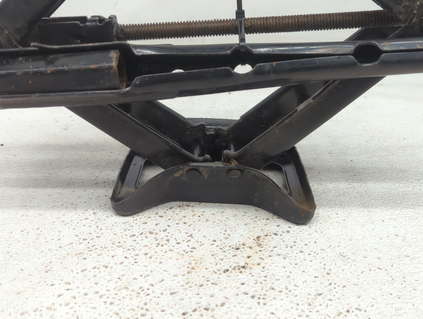 2011 Dodge Caliber Spare Scissor Car Jack 1049742 - Oemusedautoparts1.com