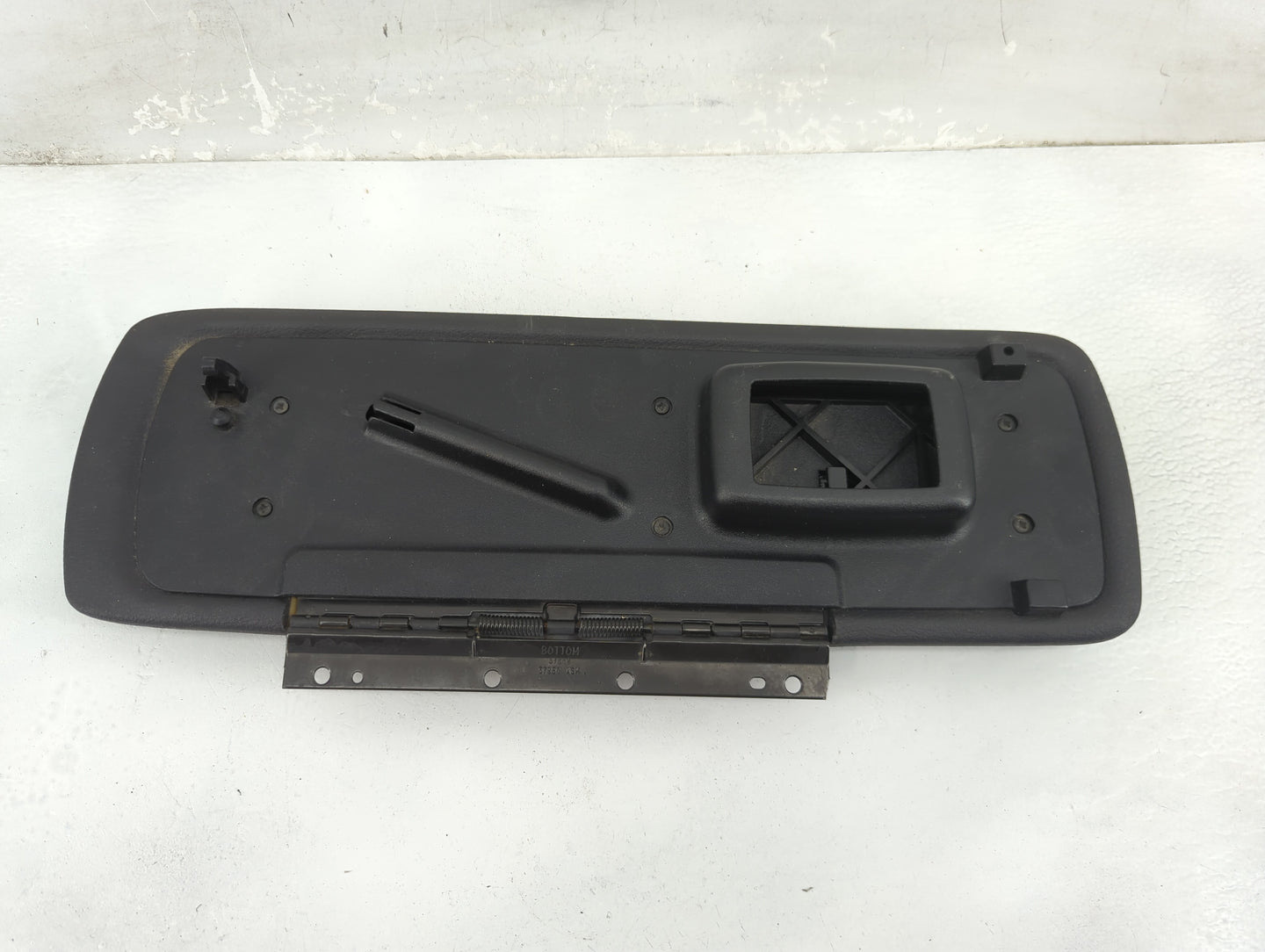 2002-2004 Dodge Dakota Center Console Armrest Cover Lid Fits Fits 2002 2003 2004 OEM Used Auto Parts - Oemusedautoparts1.com