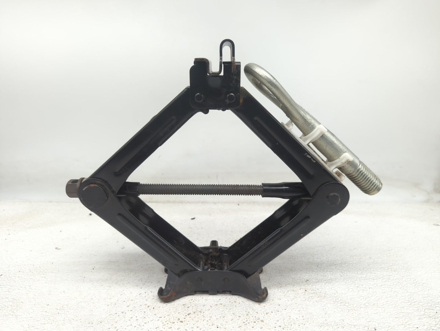 2016 Dodge Dart Spare Scissor Car Jack - Oemusedautoparts1.com