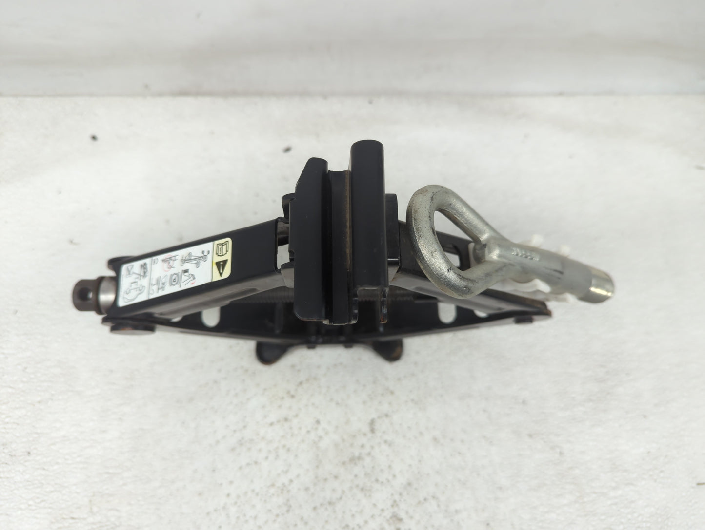 2016 Dodge Dart Spare Scissor Car Jack - Oemusedautoparts1.com