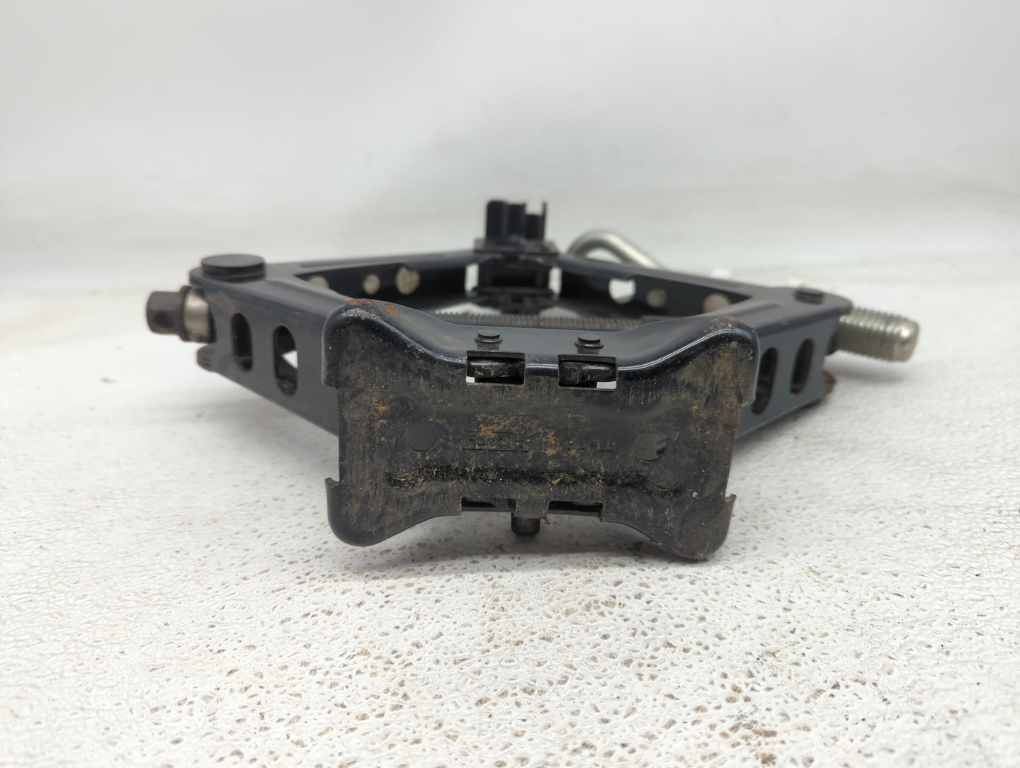 2016 Dodge Dart Spare Scissor Car Jack - Oemusedautoparts1.com