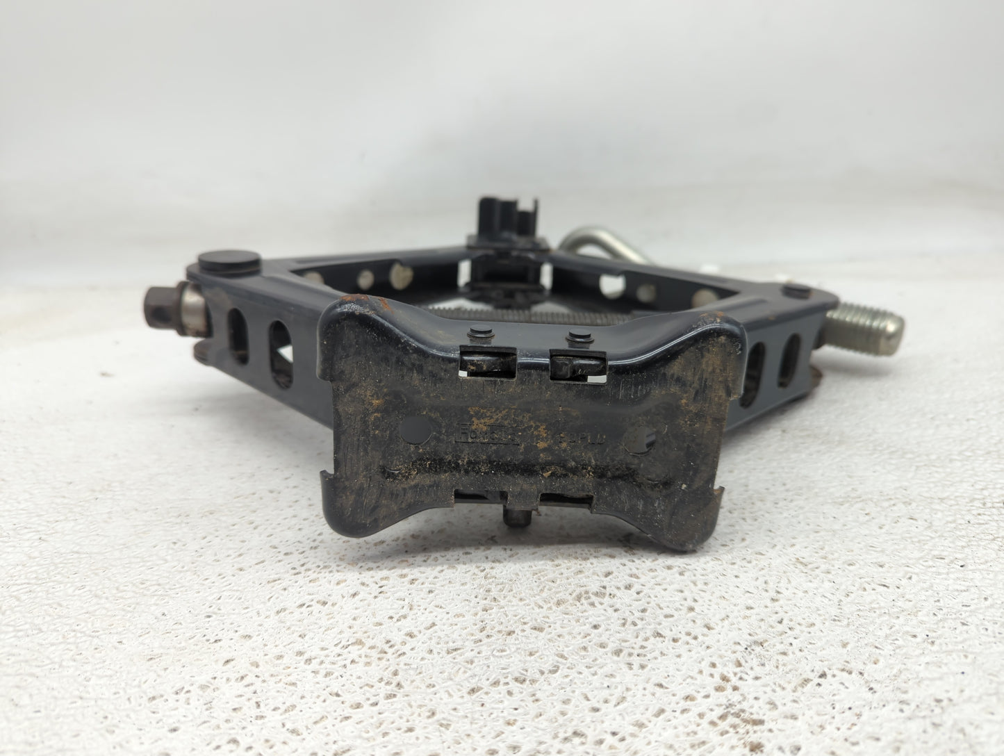 2016 Dodge Dart Spare Scissor Car Jack - Oemusedautoparts1.com