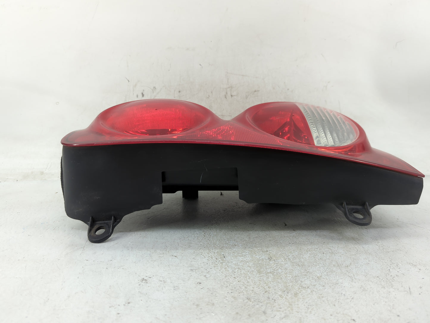 2004-2009 Dodge Durango Tail Light Assembly Passenger Right OEM Fits Fits 2004 2005 2006 2007 2008 2009 OEM Used Auto Parts 