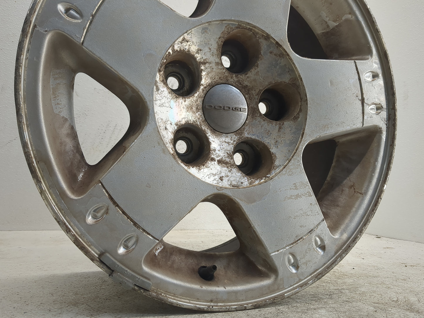 2005-2005 Dodge Durango Oem Wheel Rim 1152104 - Oemusedautoparts1.com