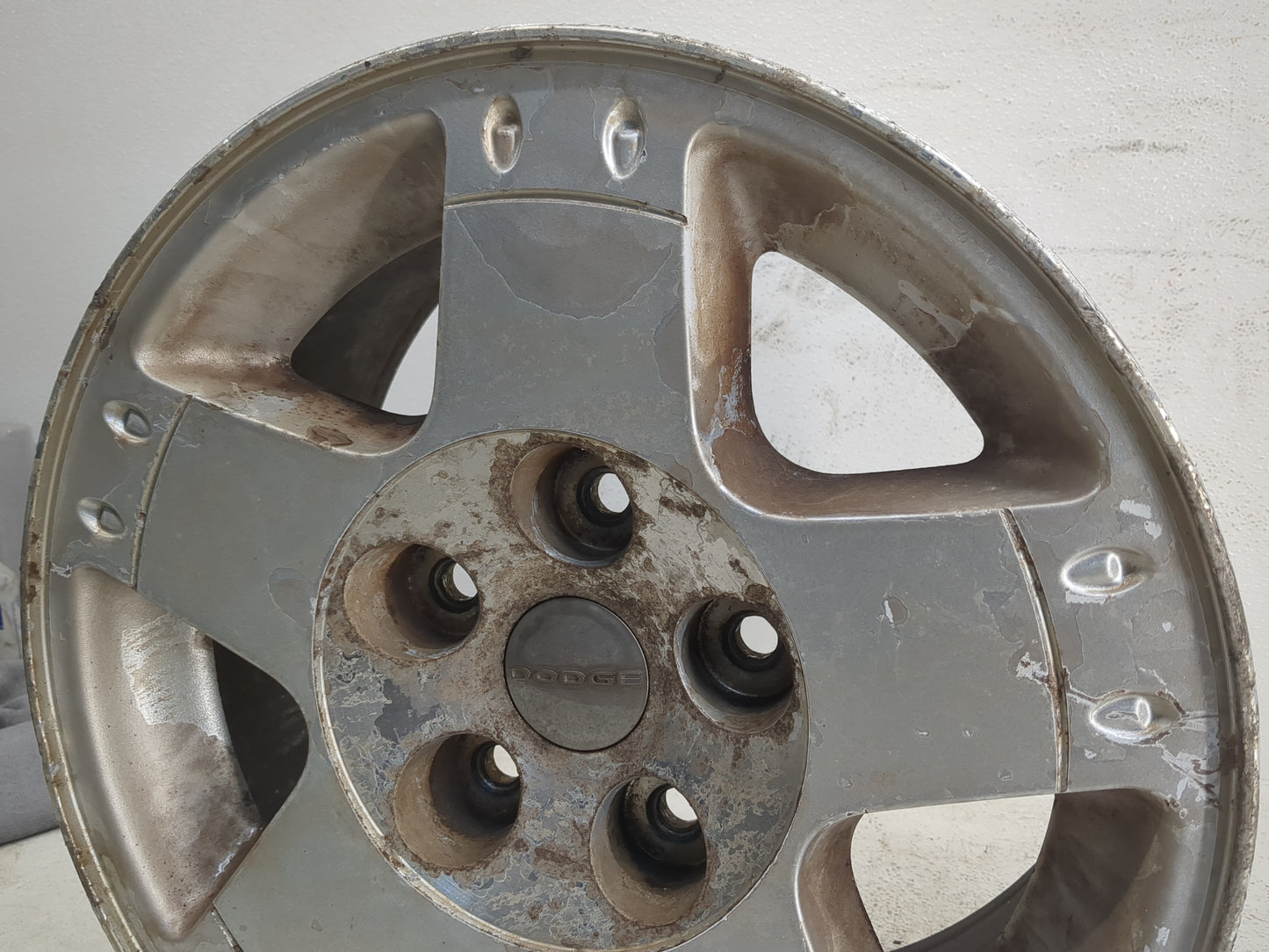 2005-2005 Dodge Durango Oem Wheel Rim 1152104 - Oemusedautoparts1.com