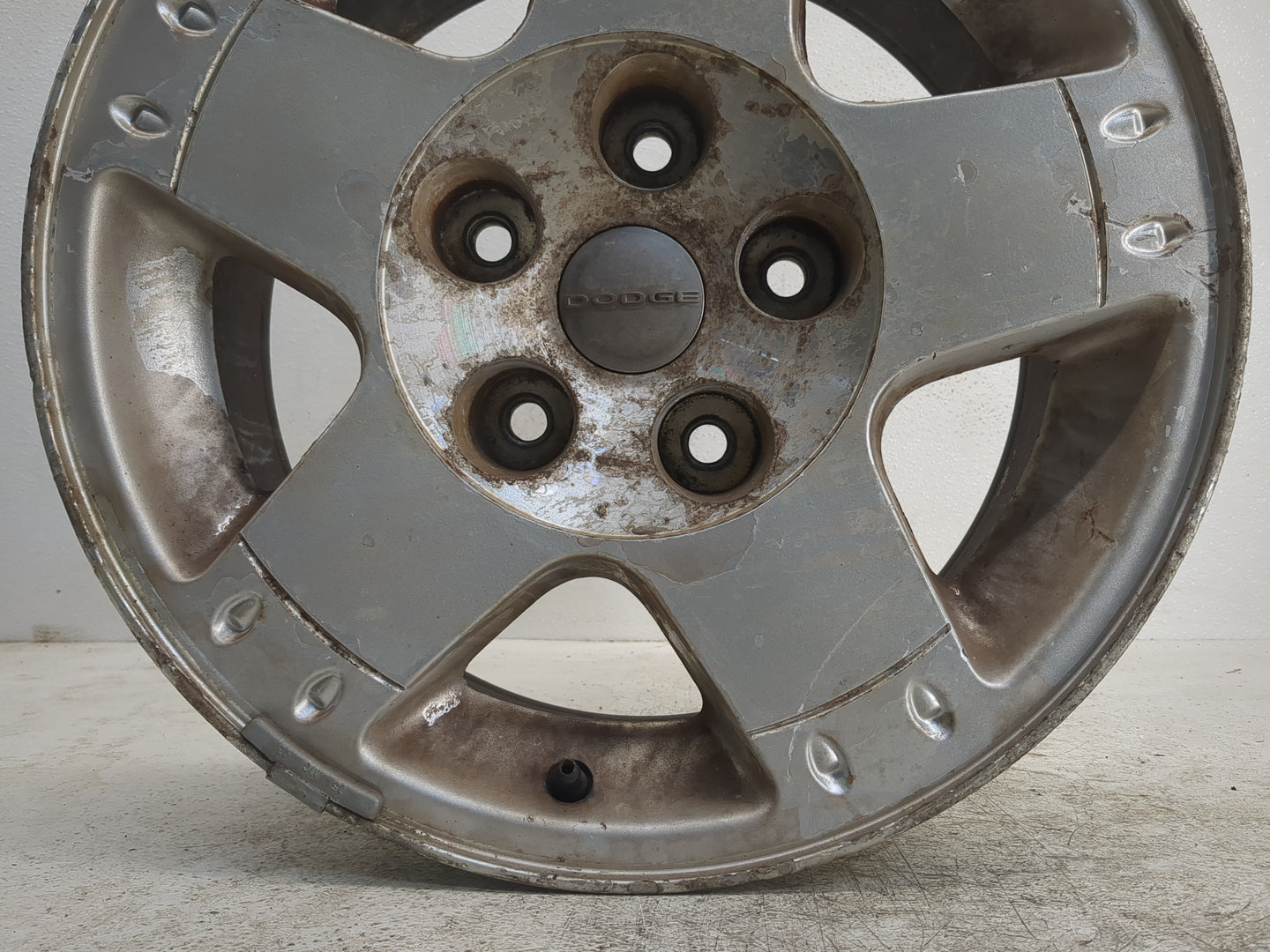 2005-2005 Dodge Durango Oem Wheel Rim 1152104 - Oemusedautoparts1.com