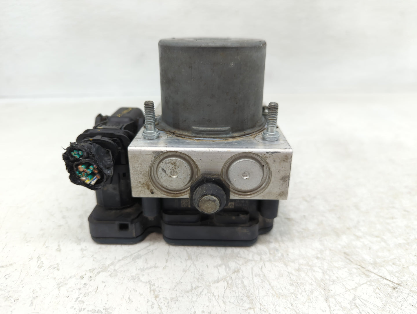 2015-2020 Dodge Grand Caravan ABS Pump Control Module Replacement Fits Fits 2015 2016 2017 2018 2019 2020 OEM Used Auto Part