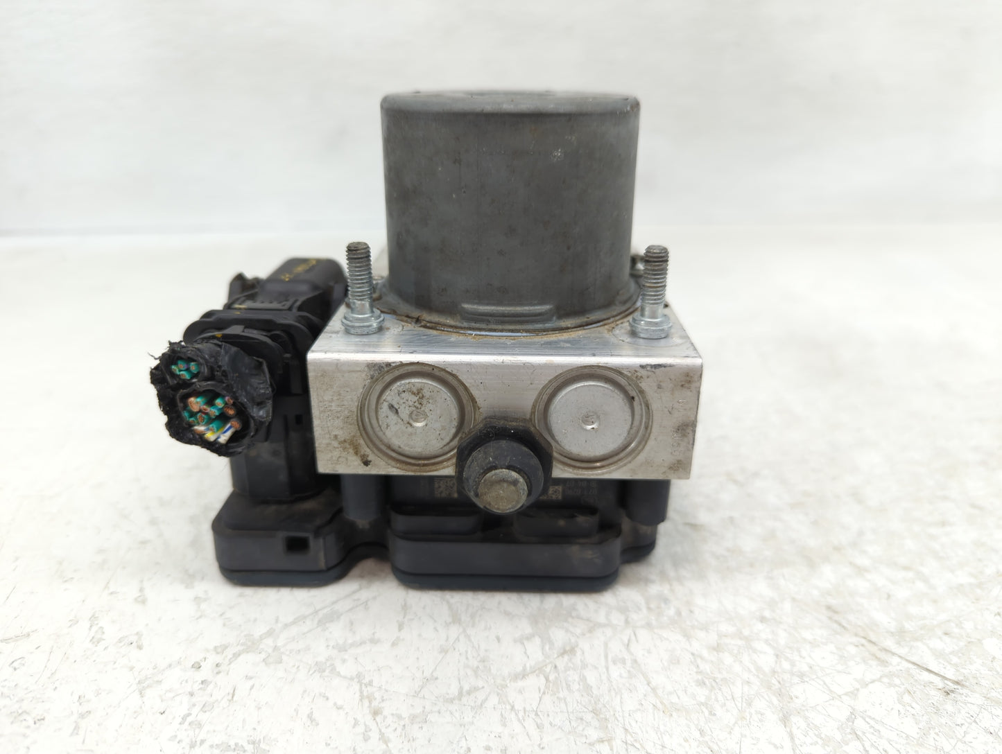 2015-2020 Dodge Grand Caravan ABS Pump Control Module Replacement Fits Fits 2015 2016 2017 2018 2019 2020 OEM Used Auto Part