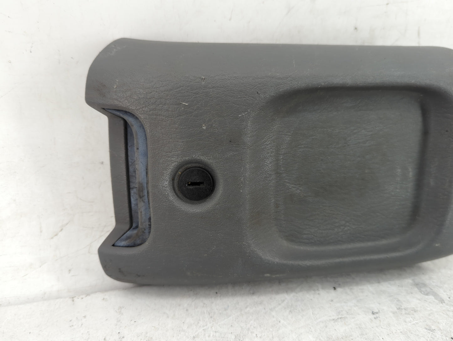 0 Dodge Grand Caravan Center Console Armrest Cover Lid Fits Fits 204 2005 2006 OEM Used Auto Parts - Oemusedautoparts1.com