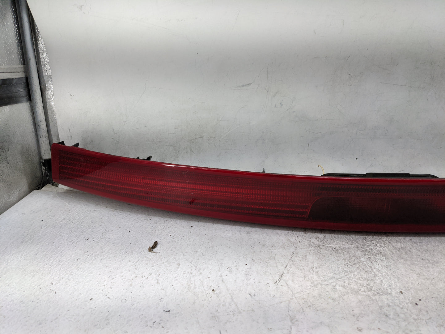 1998-2004 Dodge Intrepid Rear Center Lid Brake Light Tail Light Fits Fits 1998 1999 2000 2001 2002 2003 2004 OEM Used Auto P