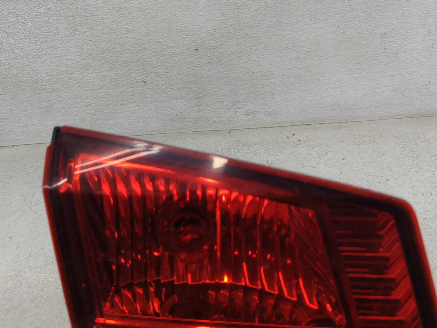 2010 Dodge Journey Passenger Right Side Deck Lid Mounted Tail Light - Oemusedautoparts1.com