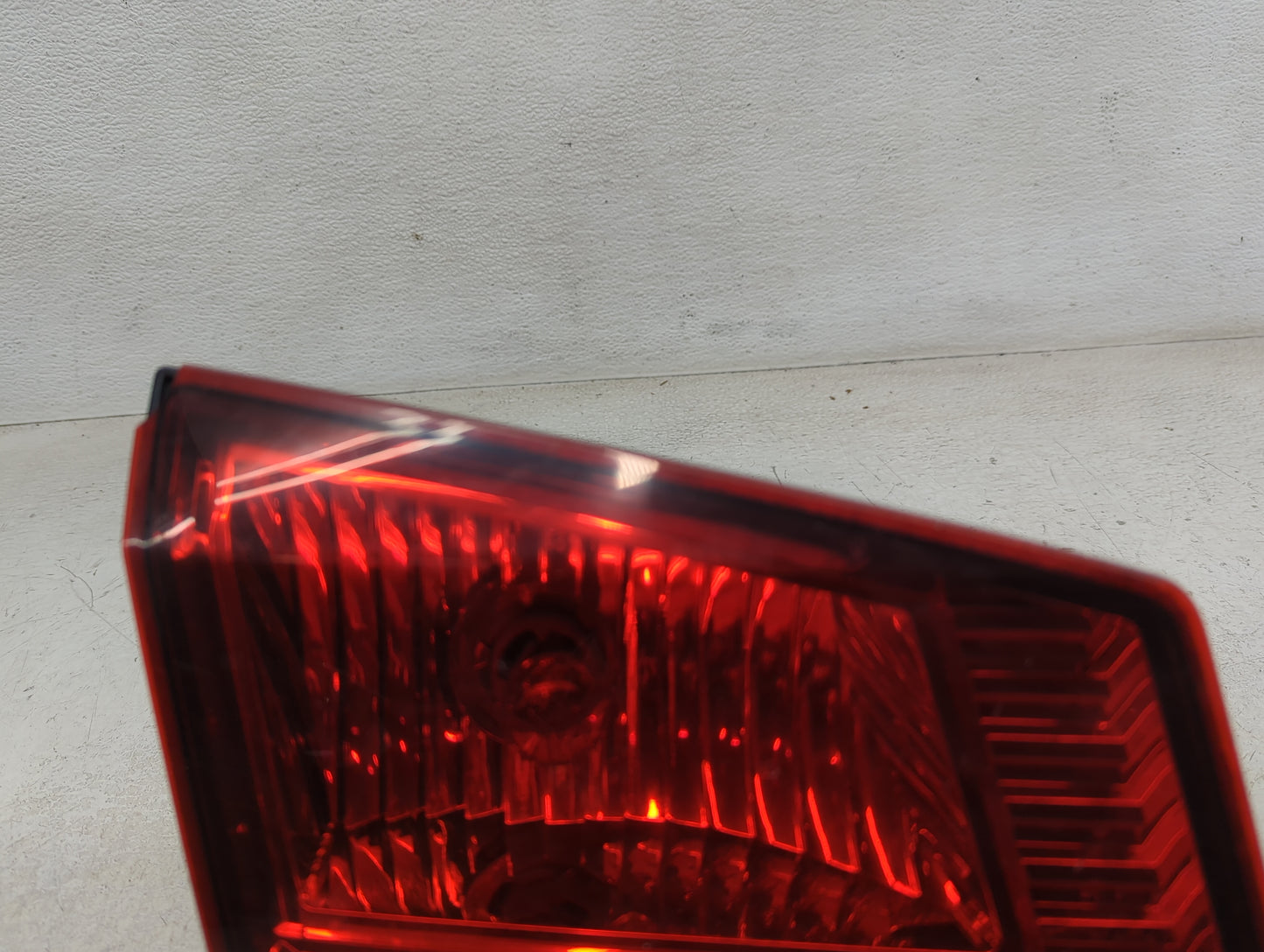 2010 Dodge Journey Passenger Right Side Deck Lid Mounted Tail Light - Oemusedautoparts1.com