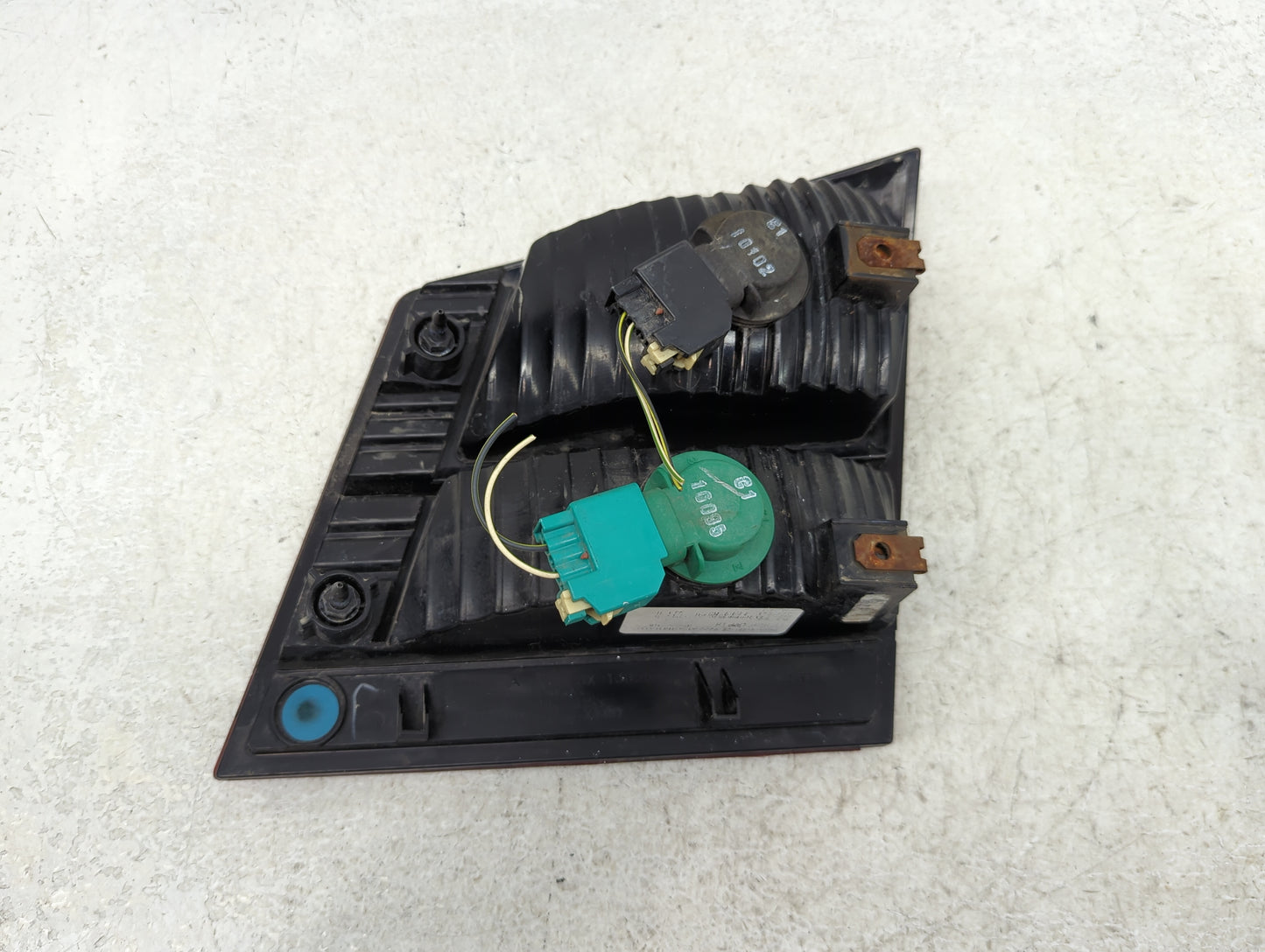 2010 Dodge Journey Passenger Right Side Deck Lid Mounted Tail Light - Oemusedautoparts1.com