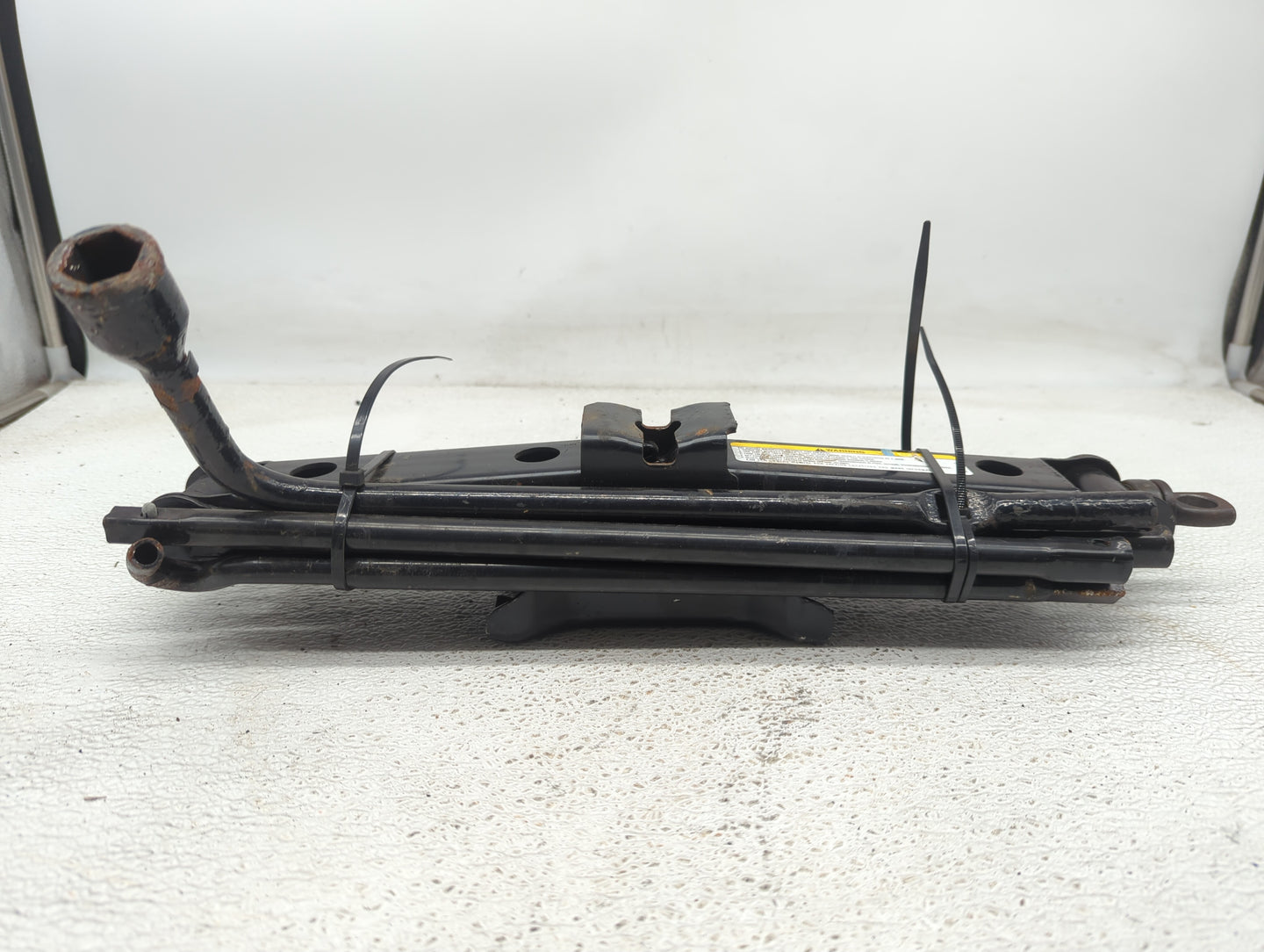 2007 Dodge Nitro Spare Scissor Car Jack 1074245 - Oemusedautoparts1.com