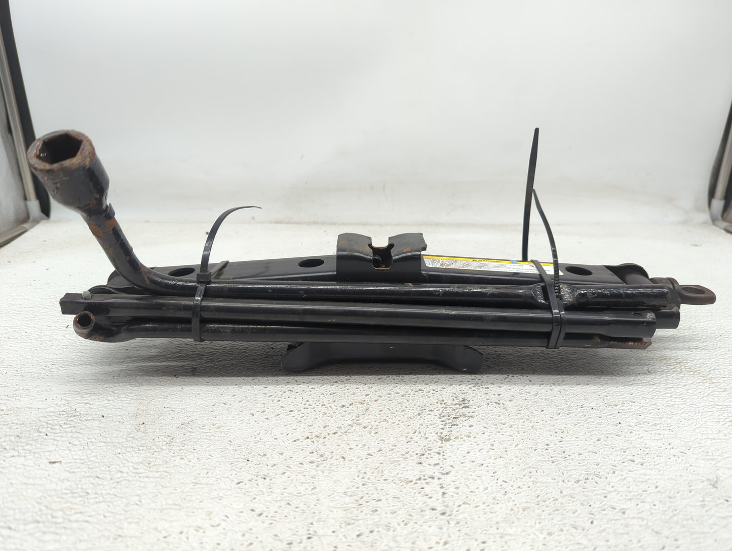 2007 Dodge Nitro Spare Scissor Car Jack 1074245 - Oemusedautoparts1.com