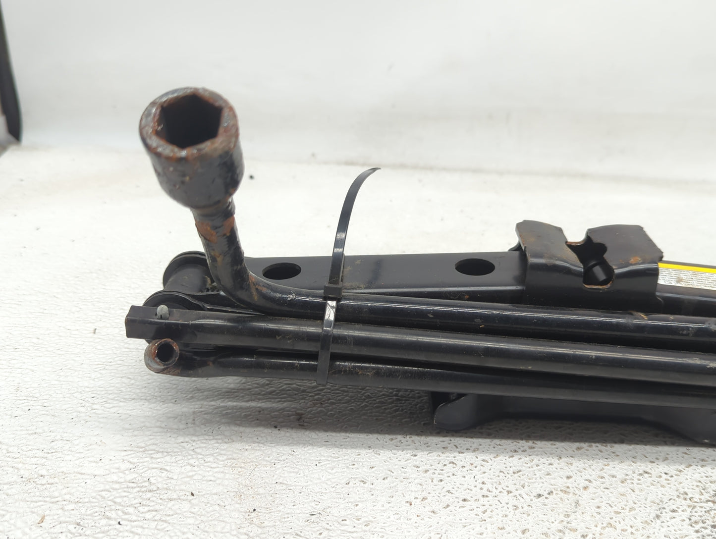2007 Dodge Nitro Spare Scissor Car Jack 1074245 - Oemusedautoparts1.com
