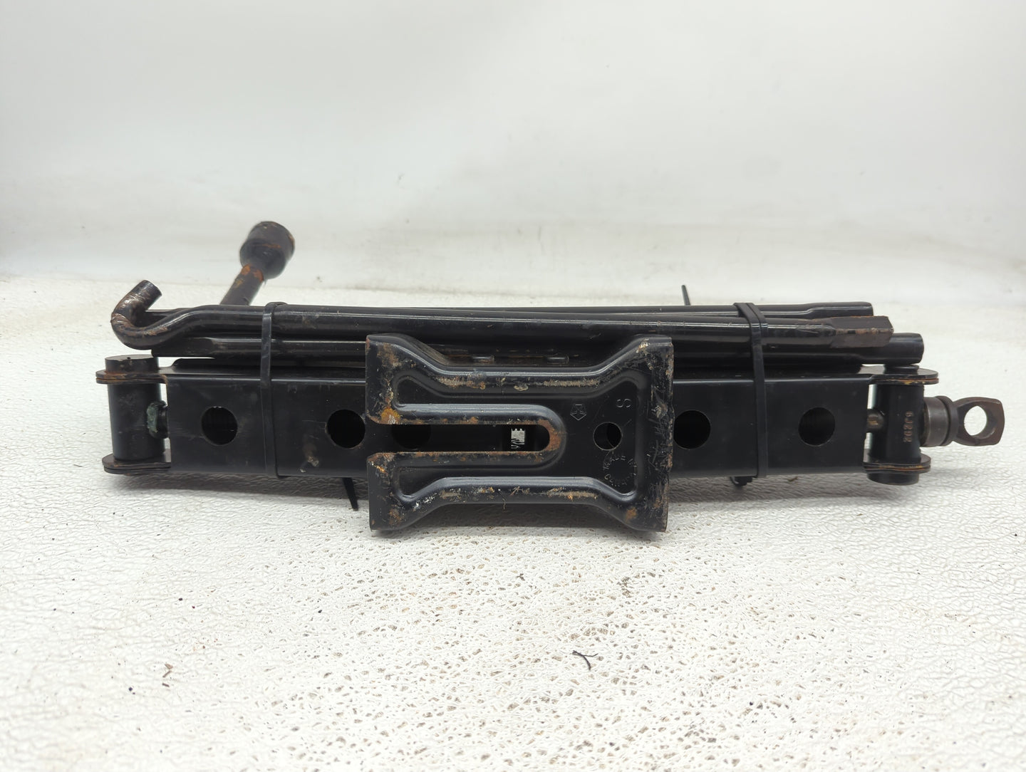 2007 Dodge Nitro Spare Scissor Car Jack 1074245 - Oemusedautoparts1.com