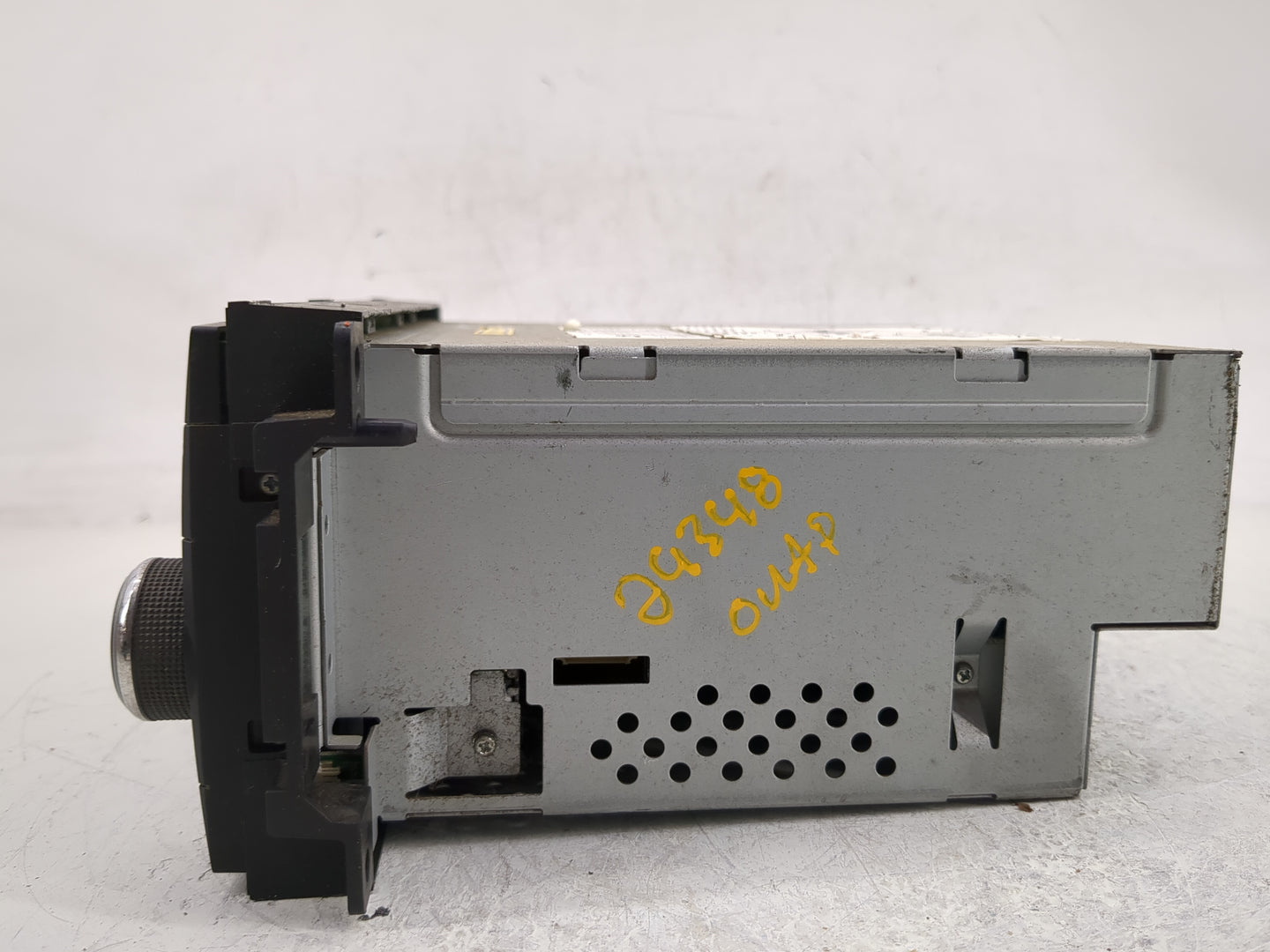 2007 Dodge Nitro Radio AM FM Cd Player Receiver Replacement Fits OEM Used Auto Parts - Oemusedautoparts1.com