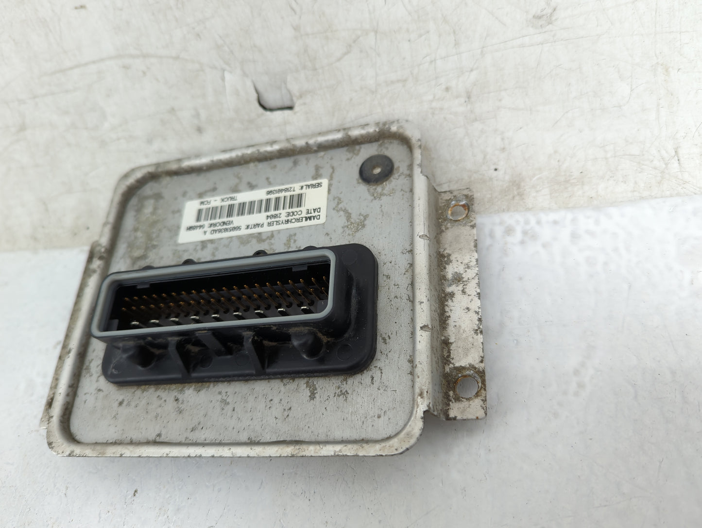 2002-2005 Dodge Ram 1500 Body Control Module Bcm Inner Cabin Fuse Box - Oemusedautoparts1.com