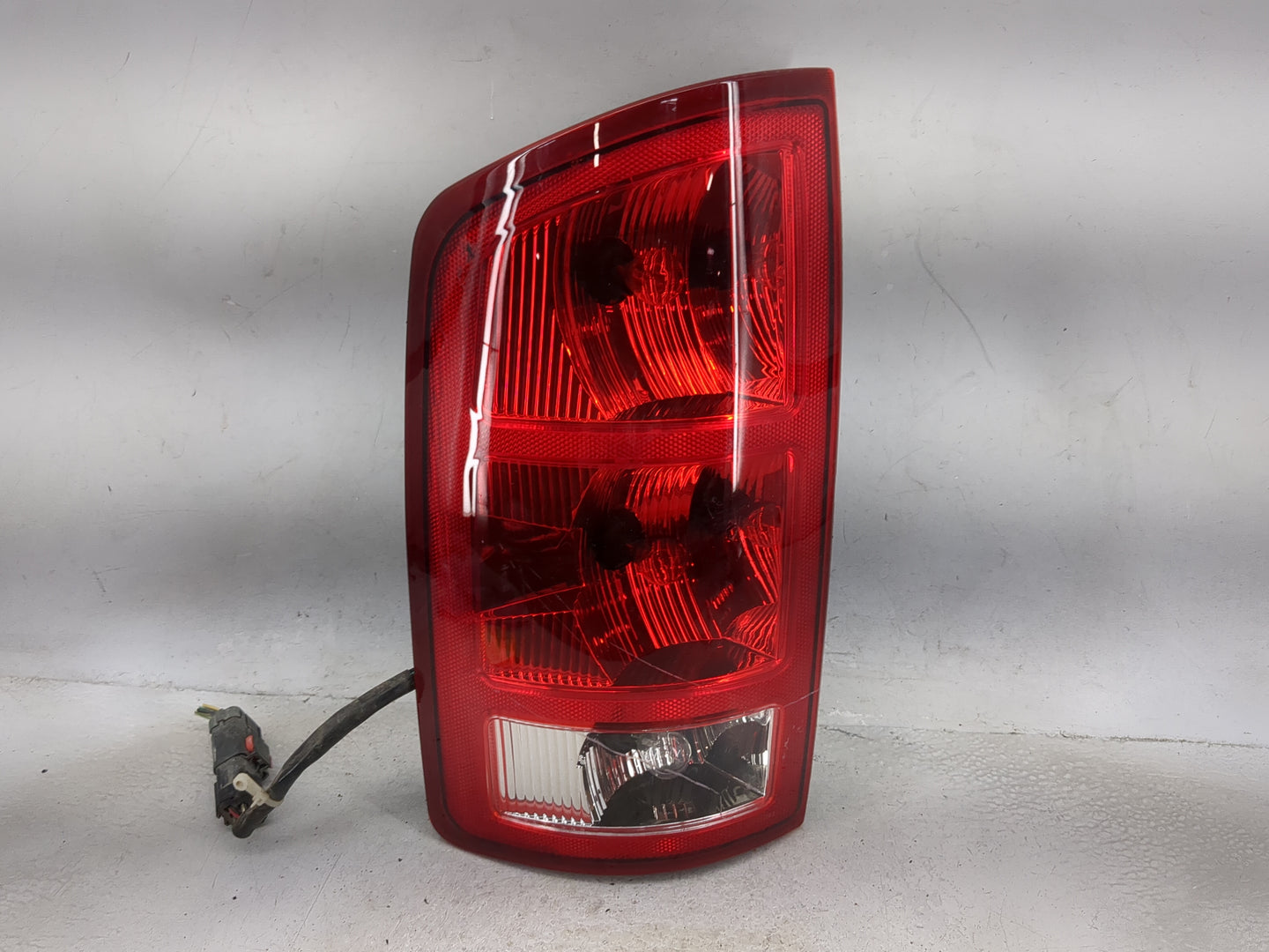2002-2006 Dodge Ram 1500 Tail Light Assembly Passenger Right OEM Fits Fits 2002 2003 2004 2005 2006 OEM Used Auto Parts - Oe