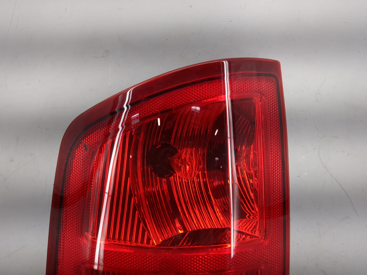2002-2006 Dodge Ram 1500 Tail Light Assembly Passenger Right OEM Fits Fits 2002 2003 2004 2005 2006 OEM Used Auto Parts - Oe