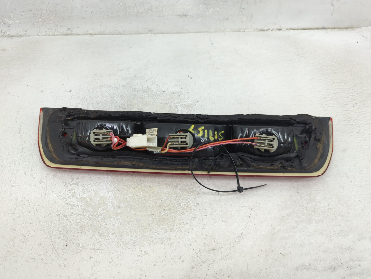 2007-2008 Dodge Ram 1500 Rear Center Lid Brake Light Tail Light Fits Fits 2007 2008 2009 OEM Used Auto Parts - Oemusedautopa