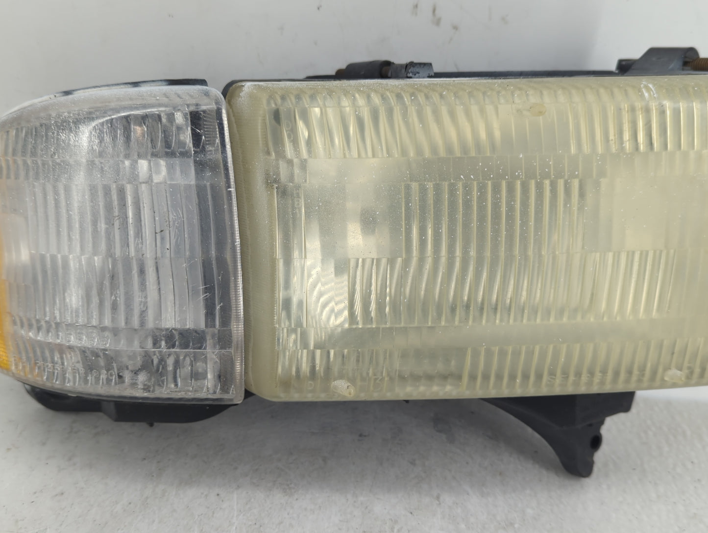 1994-2001 Dodge Ram 1500 Passenger Right Oem Head Light Headlight Lamp - Oemusedautoparts1.com