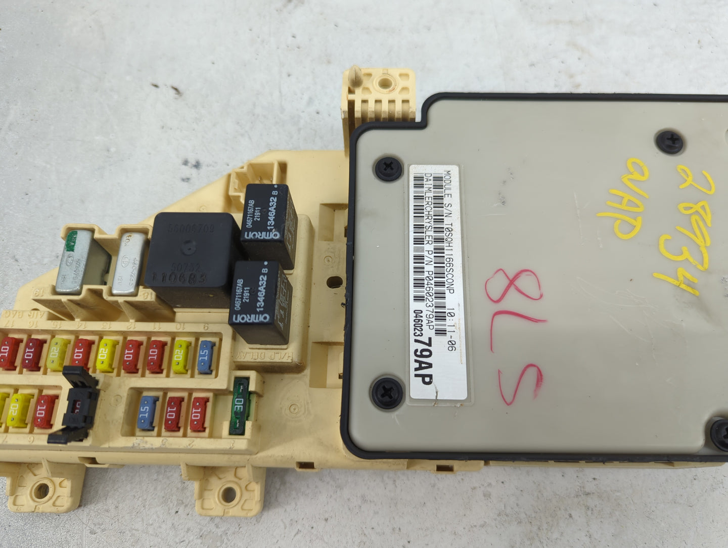 2003-2006 Dodge Stratus Body Control Module Bcm Inner Cabin Fuse Box - Oemusedautoparts1.com