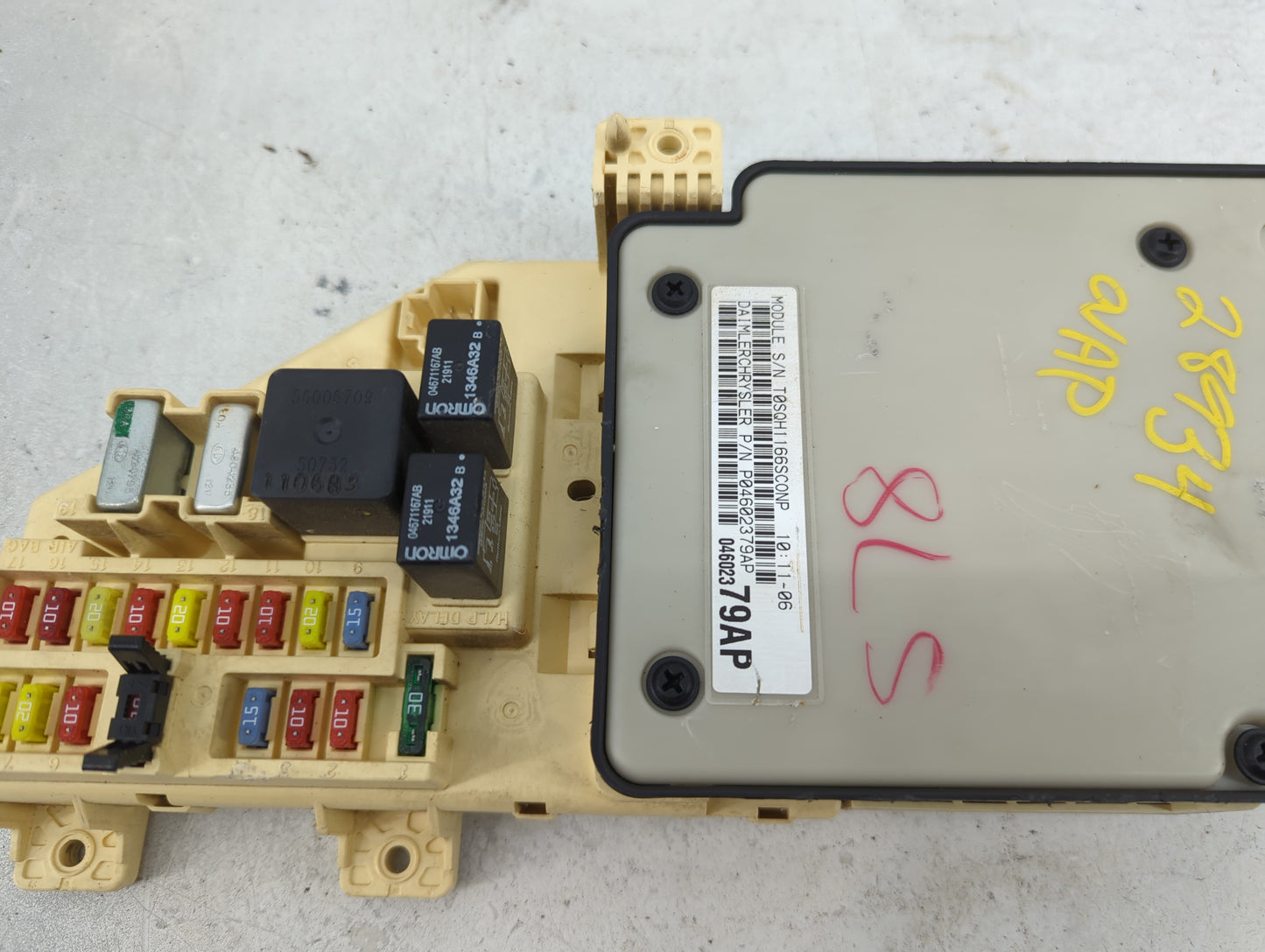 2003-2006 Dodge Stratus Body Control Module Bcm Inner Cabin Fuse Box - Oemusedautoparts1.com