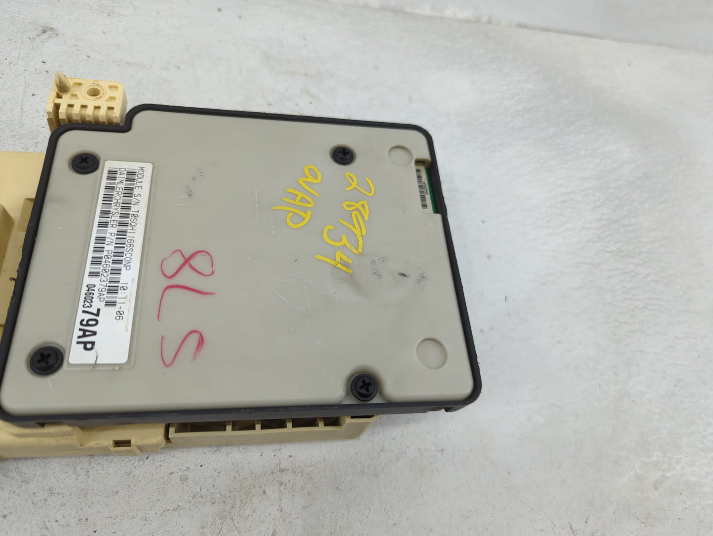 2003-2006 Dodge Stratus Body Control Module Bcm Inner Cabin Fuse Box - Oemusedautoparts1.com