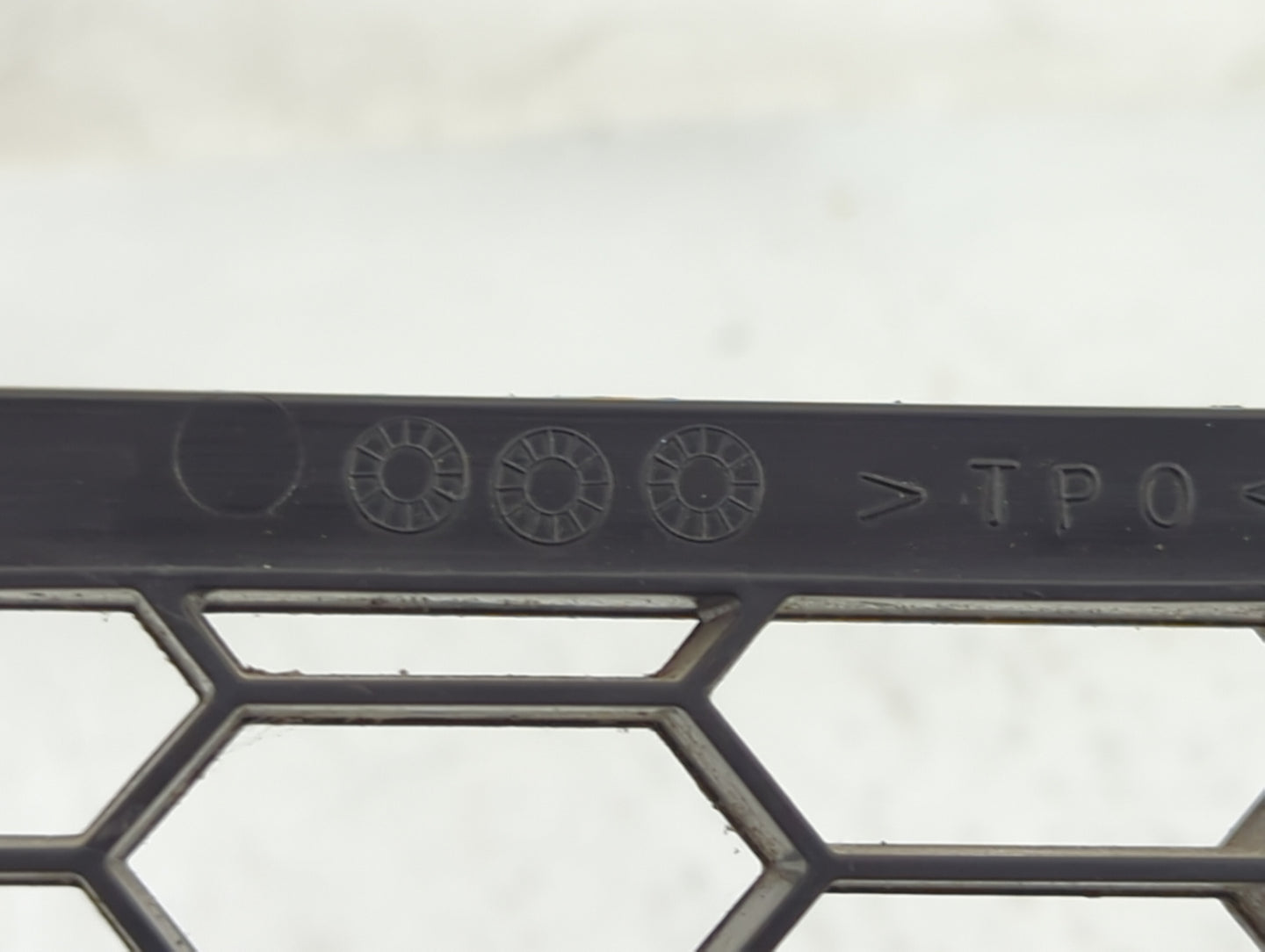 2012-2016 Fiat 500 Front Grille Bumper Not Included - Oemusedautoparts1.com